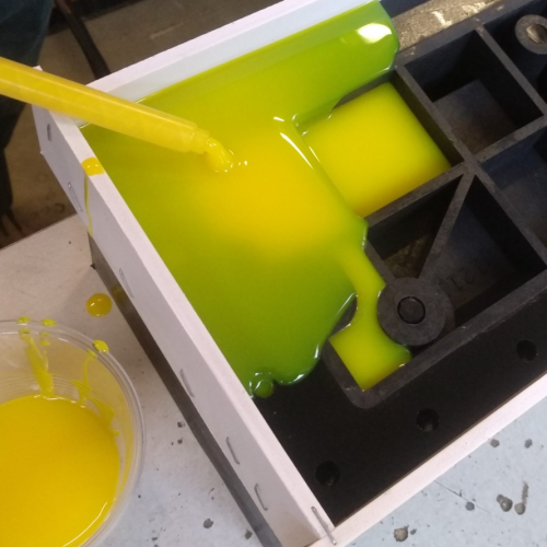 2K polyurethane elastomer mixing machine in yellow